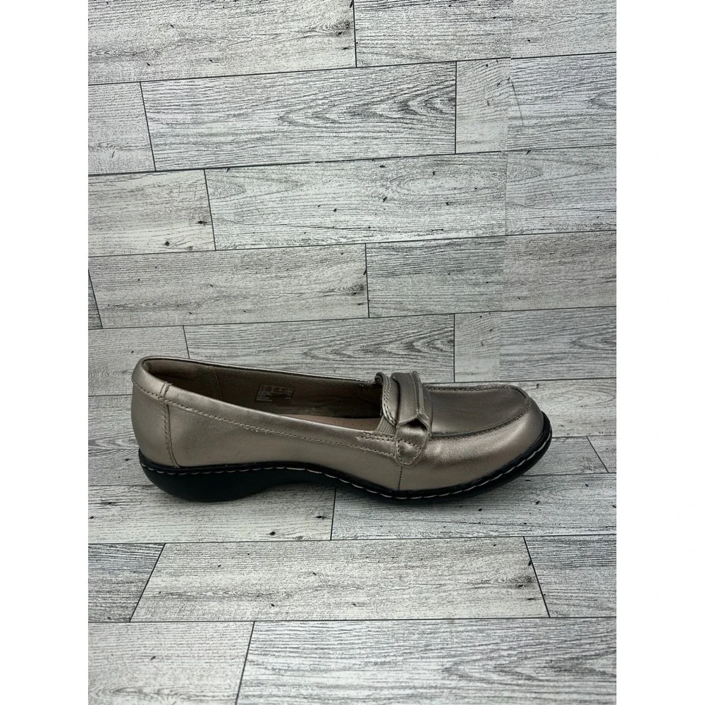 Clarks Collection Ultimate Comfort Women Sz 8M Penny Loafers Metallic Pewter